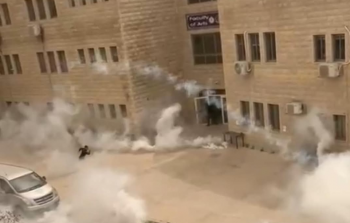 23 إصابة خلال اقتحام الاحتلال جامعة القدس