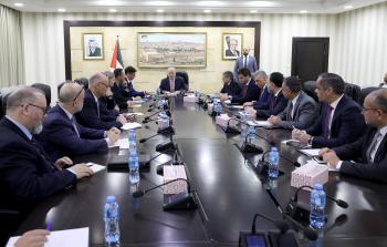 محمد مصطفى خلال اجتماعه مع الشركاء الدوليين