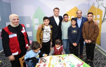 السيسي وماركون يتفقدان جرحى غزة في العريش