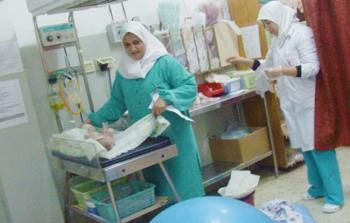 الصحة- القابلات في غزة يعشن ظروفاً معقّدة وواقعاً صحياً كارثياً