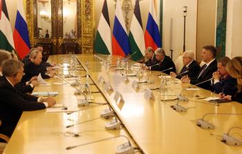 الرئيس عباس يؤكد ضرورة الانسحاب الإسرائيلي الكامل من غزة