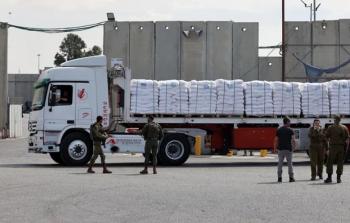 إدخال المساعدات إلى قطاع غزة