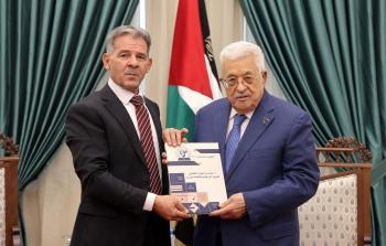 الرئيس عباس يتسلم التقرير السنوي لهيئة مكافحة الفساد