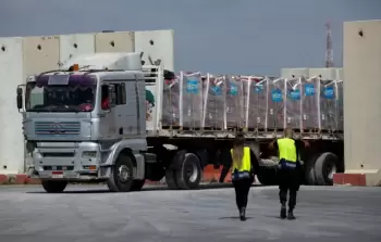 إدخال مساعدات إلى قطاع غزة