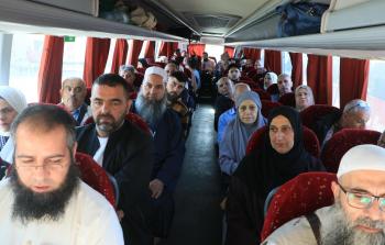 مغادرة 500 حاج وحاجة من أسر الشهداء والأسرى عبر معبر الكرامة