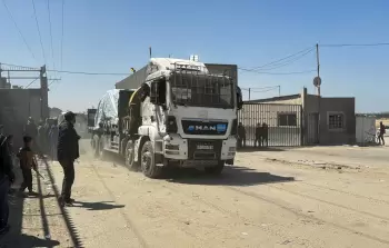 دخول الشاحنات من معبر كرم أبو سالم