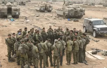 الجيش الإسرائيلي يبحث عن جثث أسرى داخل الخط الأصفر في غزة