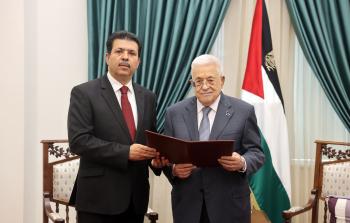 الرئيس عباس يستقبل السفير حبيب بن فرح