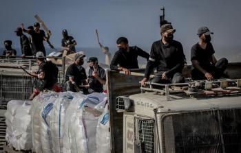 مساعدات داخلت غزة أمس بتأمين كامل من العشائر