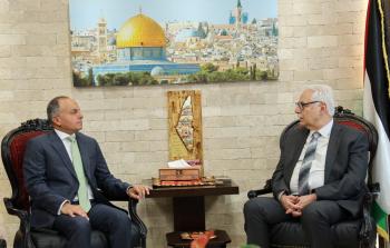 وزير الصحة يستقبل السفير المصري