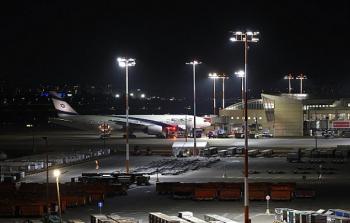 النشطاء سيحتجزون في منشأة خاصة قبل ترحيلهم (Getty Images)