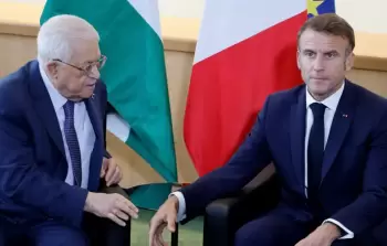 الرئيس عباس وماكرون