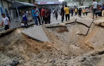 من مكان قصف الاحتلال لساحة المستشفى الأوروبي