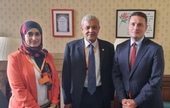 اجتماع رئيس الهلال الأحمر مع وزير الصحة البريطاني