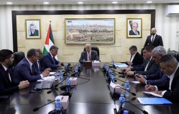 محمد مصطفى خلال الاجتماع