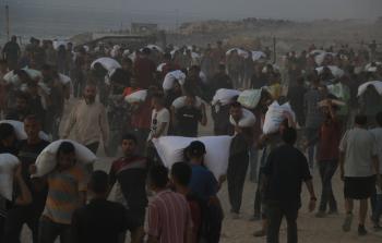 فلسطينيون يستولون على شاحنات مساعدات شمال غزة