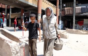 الكفيف أبو محمد.. طابور الجوع لا يرحم في غزة