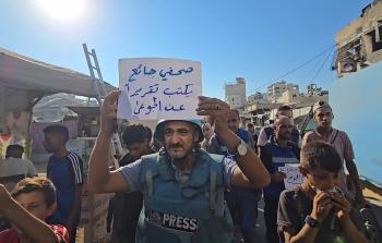 صحفي يعبر عن حالة الجوع والمجاعة في غزة