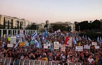 إسرائيليون خلال مظاهرة تطالب بوقف الحرب وعودة الرهائن