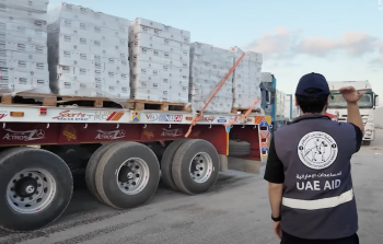 قوافل مساعدات إماراتية محملة على شاحنات من الجانب المصري بإتجاه غزة
