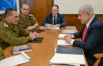 نتنياهو مع إيال زامير