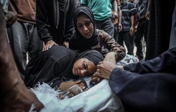 غزة – 98 شهيدا بينهم 37 من طالبي المساعدات منذ الفجر