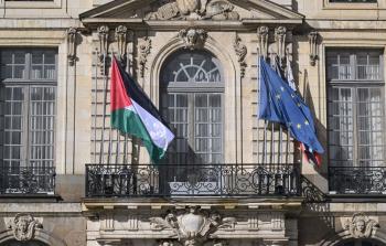 21 بلدية في فرنسا ترفع العلم الفلسطيني فوق مقارها