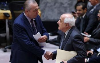 السفير الجزائري عمار بن جامع  مع السفير الفلسطيني رياض منصور،