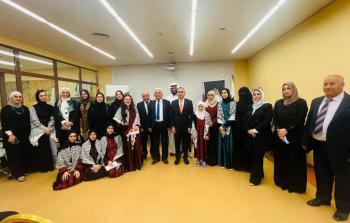 أبو الرب يتفقد سير العام الدراسي في مجمع المدارس الفلسطينية بالدوحة