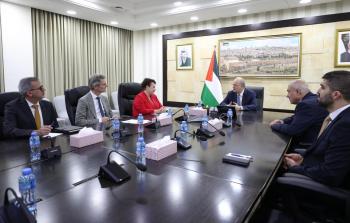 رئيس الوزراء يلتقي مع اتحاد البلديات الهولندية