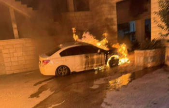 مستوطنون يحرقون مركبات بالضفة - أرشيف