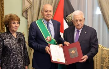 الرئيس عباس يقلد أحمد أبو الغيط الوشاح الأكبر من وسام دولة فلسطين