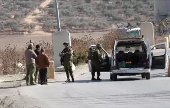 إغلاق قرية المغير