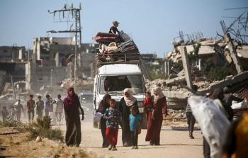 مواطنون في غزة وسط الدمار - تعبيرية