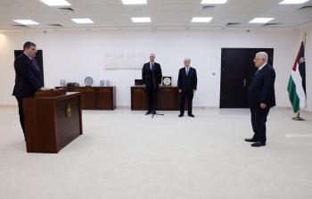 وزير النقل والمواصلات يؤدي اليمين القانونية أمام الرئيس عباس