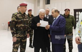 الرئيس عباس يتفقد قاعة الانتخابات المركزية لحركة الشبيبة الفتحاوية