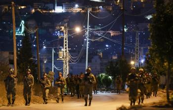 نابلس - إصابة فلسطيني واعتقال آخرين