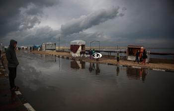 غرق الشواريع وخيام النازحين في قطاع غزة