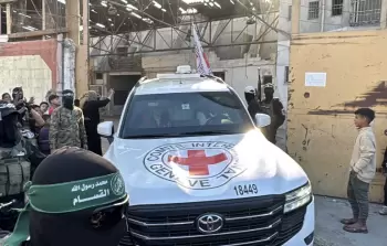 الصليب يتسلم جثامين تعود لأسرى إسرائيليين