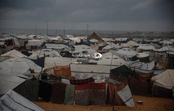 الأمطار تغرق خيام النازحين بغزة والدفاع المدني يطلق نداء استغاثة عاجل