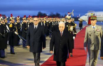 الرئيس عباس يصل فرنسا