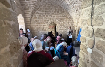 طلبة يعودون للدراسة في مدرسة الكمالية بغزة