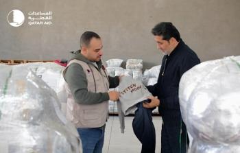 قطر تُجهّز الدفعة الأولى من ملابس الشتاء لأهالي غزة