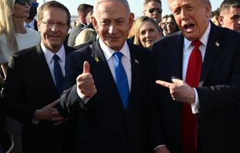 نتنياهو مع ترامب وهرتسوغ في مطار بن غوريون، 13 أكتوبر 2025