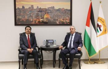 حسين الشيخ مع السفير التونسي لدى فلسطين