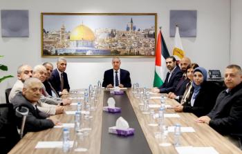 حسين الشيخ يستقبل رئيس بلدية البيرة