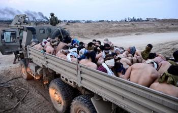 أسرى من غزة خلال اعتقالهم بظروف مأساوية