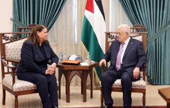 الرئيس عباس يستقبل زوجة القائد مروان البرغوثي