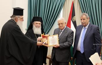 الرئيس عباس يتسلم دعوة لحضور قداس عيد الميلاد المجيد وفق التقويم الشرقي