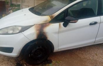 مستوطنون يضرمون النار في خمس مركبات شمال نابلس